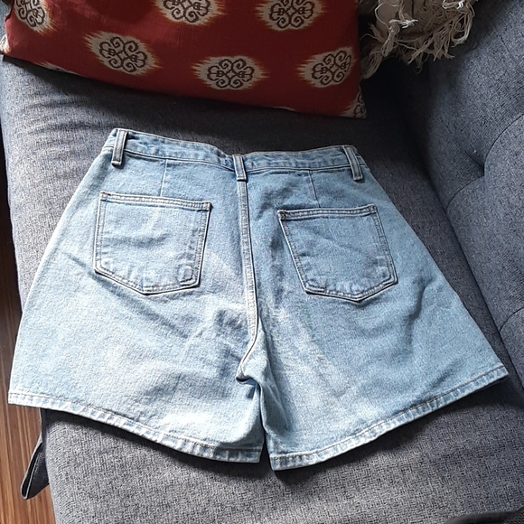 Ladies Jean's shorts - Picture 3 of 4